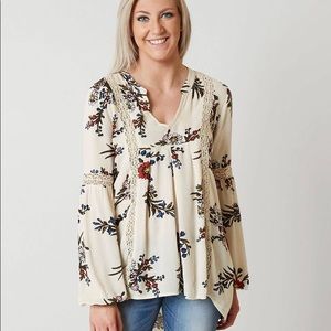 Blu Pepper cream floral top